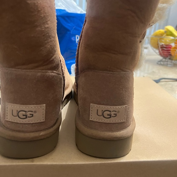 Ugg Bailey Button Boots. Size 7 Chestnut - Picture 9 of 11